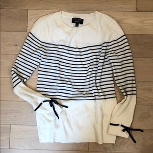 NWOT Women’s Banana Republic Sweater w/ Tie detail